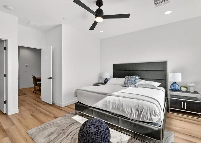 Copper Sky Townhome - Pool & Gym
