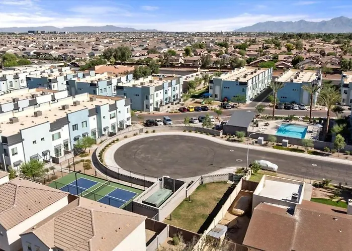 Copper Sky Townhome - Pool & Gym * Phoenix