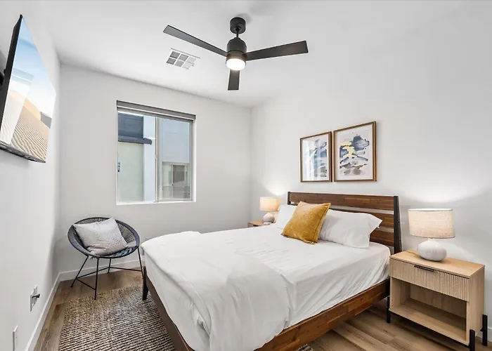 Vakantiehuis Copper Sky Townhome - Pool & Gym *