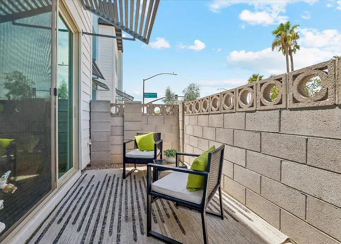 Copper Sky Townhome - Pool & Gym
